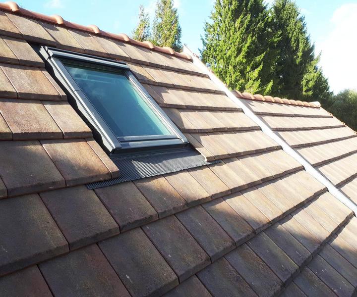 La fenêtre de toit apporte une touche de modernité à votre maison et contribue à l’amélioration de l’isolation thermique